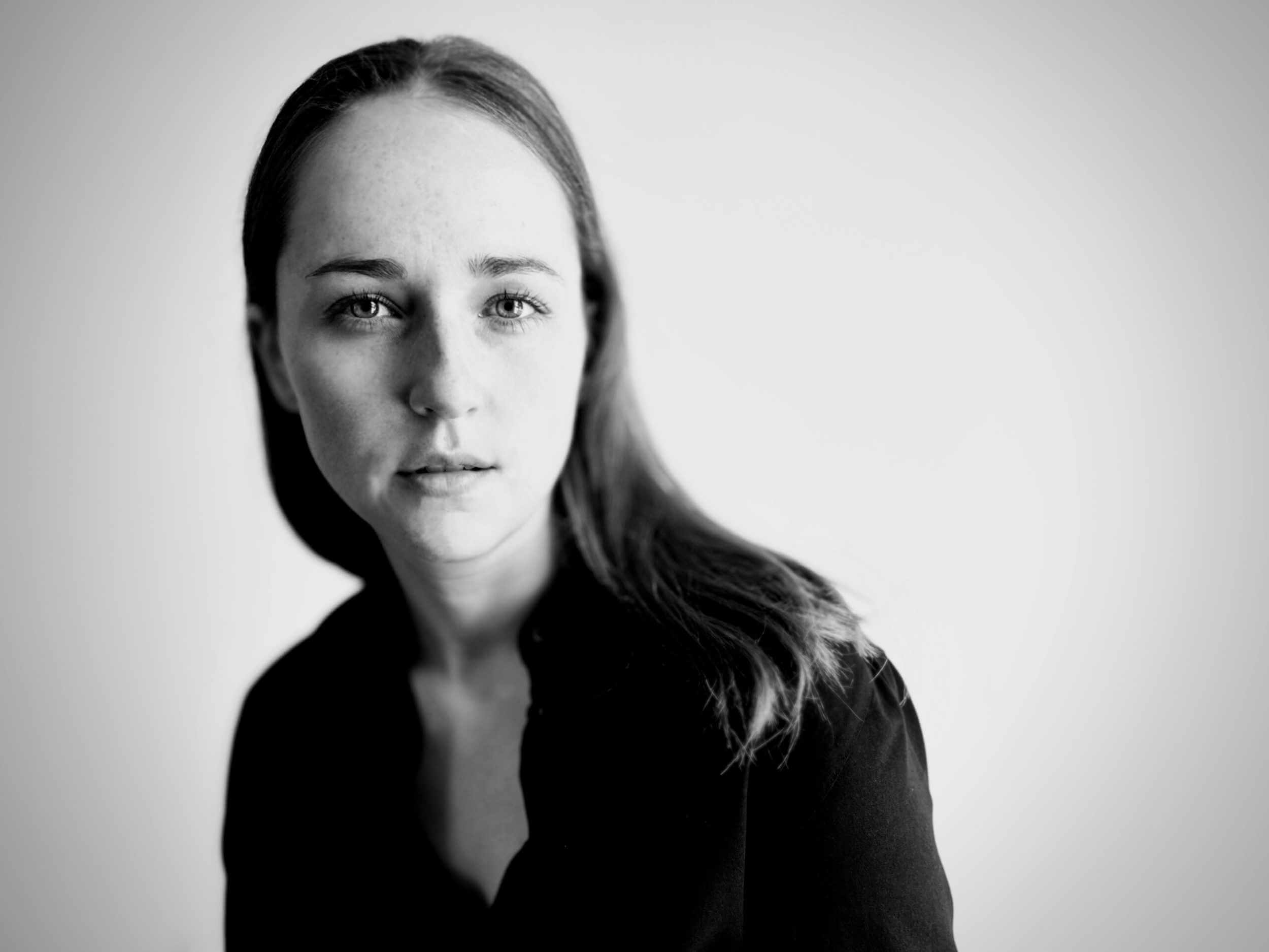 Claudie-Bertounesque_Portrait-Clair